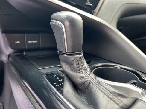 Used 2020 Toyota Camry SE image 21