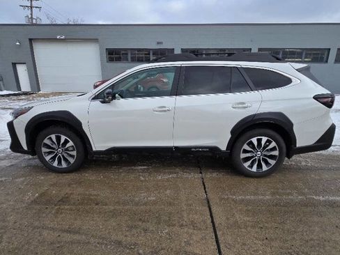 Used 2025 Subaru Outback Limited image 7