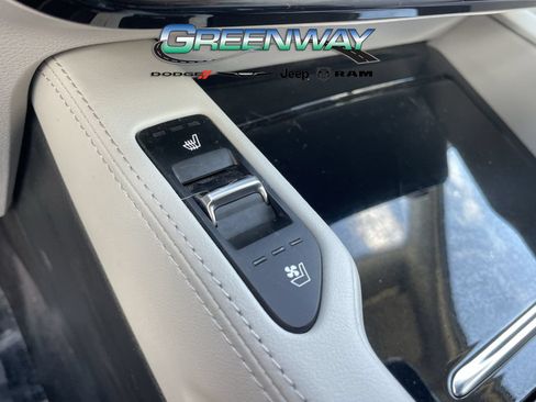 Used 2024 Kia Telluride EX w/ EX Captain's Chair Package FWD image 25