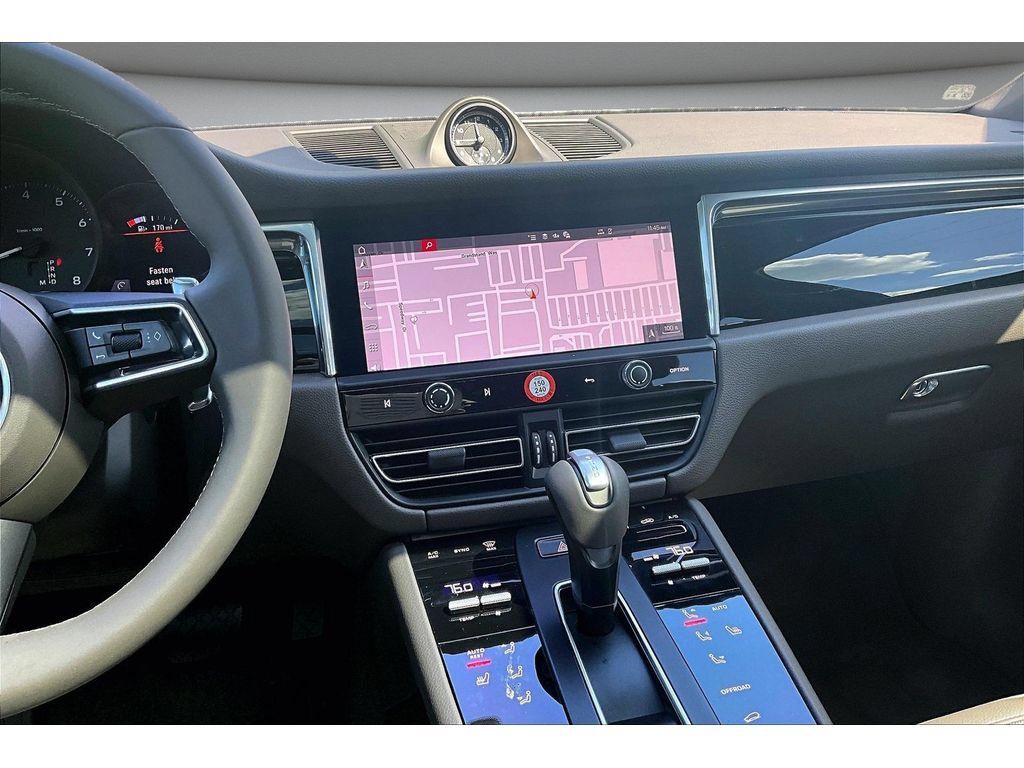 Used 2026 Porsche Macan AWD/4WD image 9
