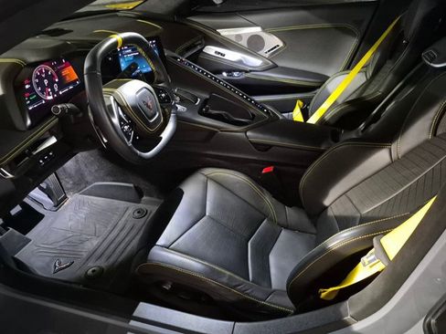 Used 2025 Chevrolet Corvette Stingray Premium Conv w/ Battery Protection Package RWD image 13