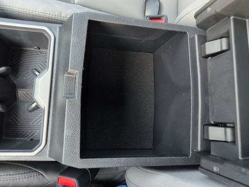 Used 2025 Toyota Tacoma SR5 AWD/4WD image 26