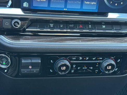 Used 2025 Chevrolet Silverado 2500 LT w/ Convenience Package image 28