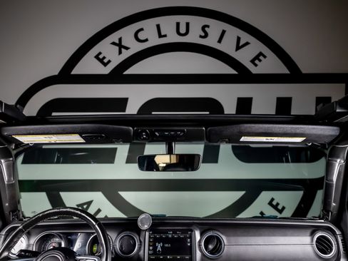 Used 2021 Jeep Wrangler Unlimited Sahara w/ Cold Weather Group AWD/4WD image 9