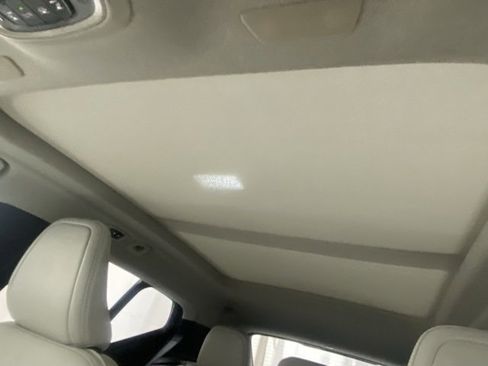 Used 2019 Volvo XC40 T5 Momentum image 28