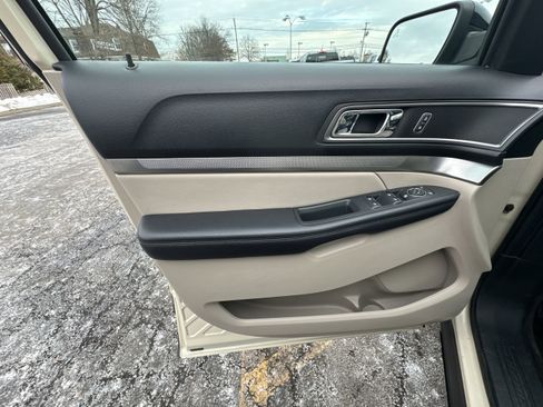 Used 2018 Ford Explorer XLT w/ Equipment Group 202A image 23
