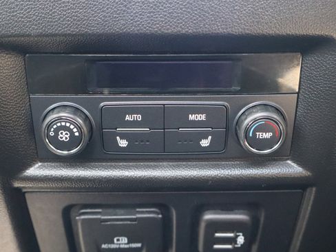 Used 2023 Chevrolet Traverse Premier AWD/4WD image 25