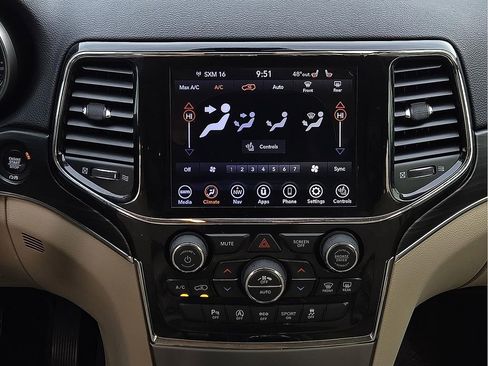 Used 2020 Jeep Grand Cherokee Limited w/ Luxury Group II image 12