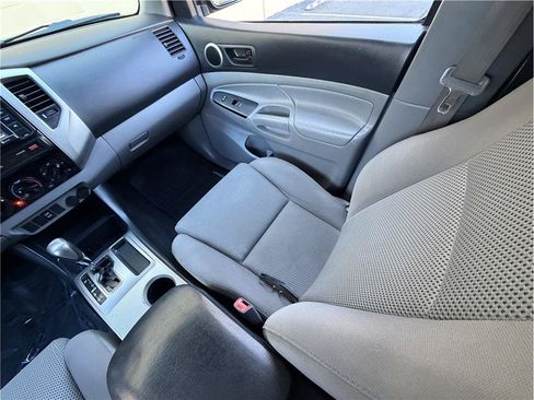 Used 2015 Toyota Tacoma PreRunner w/ TRD Sport Package RWD image 12