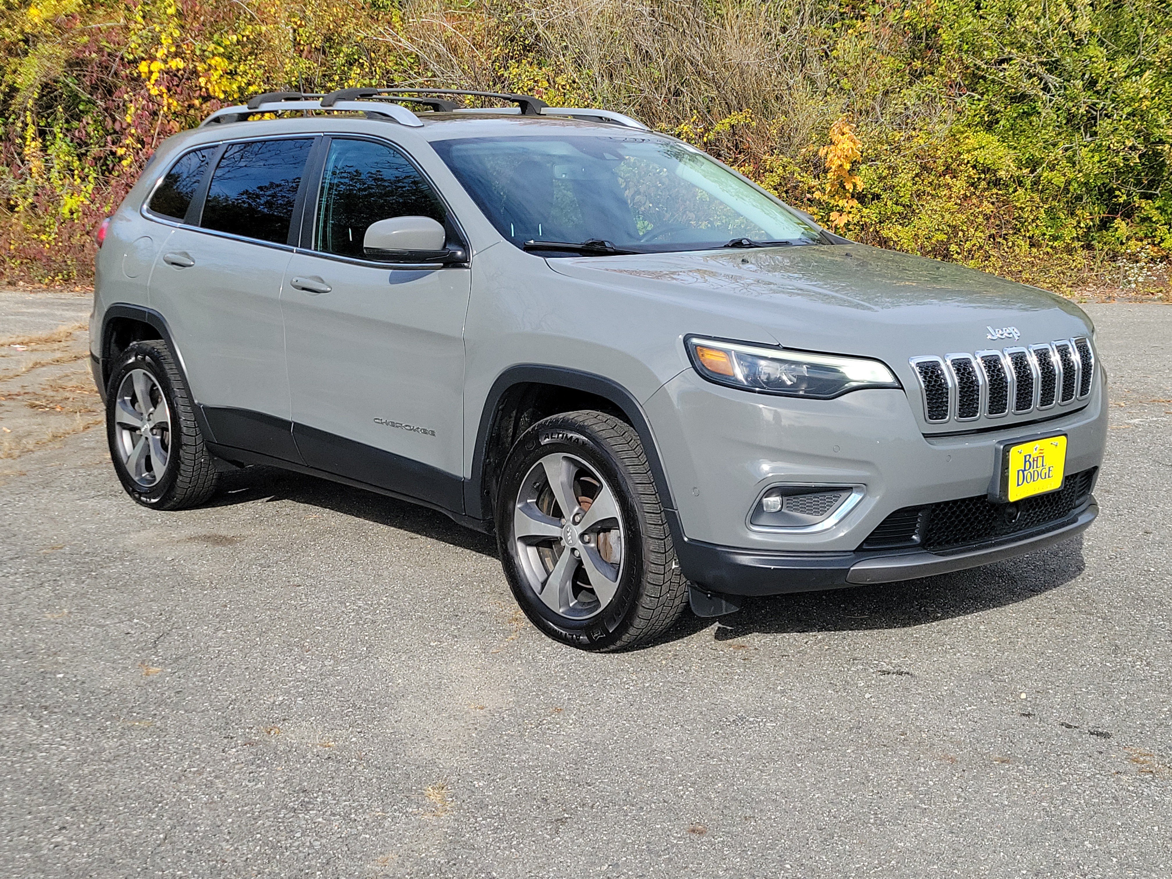 Used 2020 Jeep Cherokee Limited w/ Technology Group AWD/4WD image 3