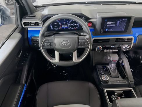 Certified 2025 Toyota Tacoma TRD Off-Road AWD/4WD image 18