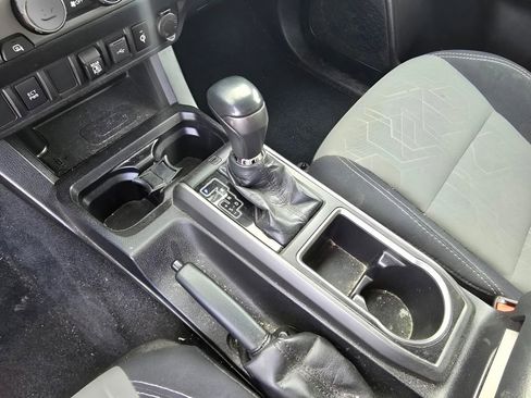 Used 2021 Toyota Tacoma TRD Off-Road image 18