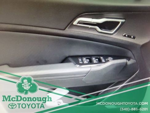 Used 2023 Kia Sportage SX image 12