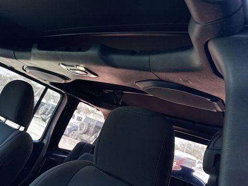 Used 2023 Jeep Wrangler Unlimited w/ Cold Weather Group image 19