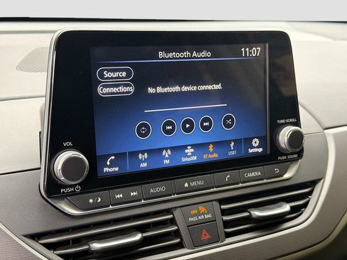 Used 2025 Nissan Altima 2.5 SR FWD image 14