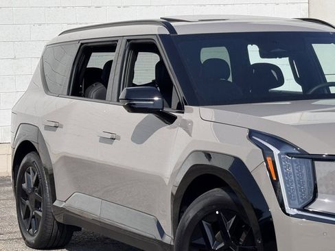 New 2026 Kia EV9 Land w/ Nightfall Edition Package image 4