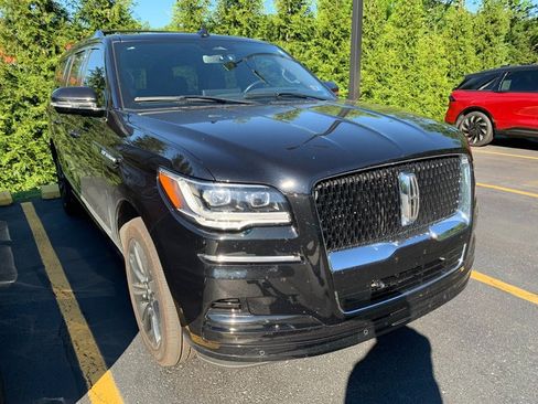 Used 2024 Lincoln Navigator L Reserve AWD/4WD image 4