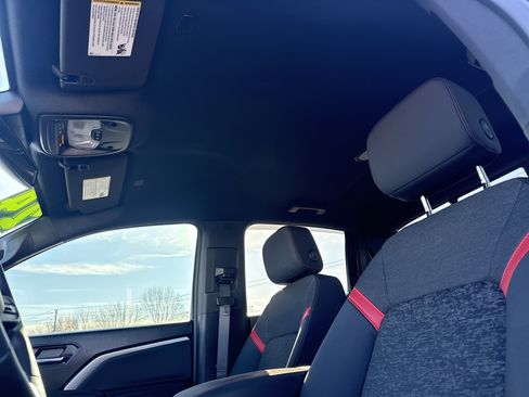 Used 2024 Chevrolet Colorado Z71 w/ Z71 Convenience Package 2 image 30