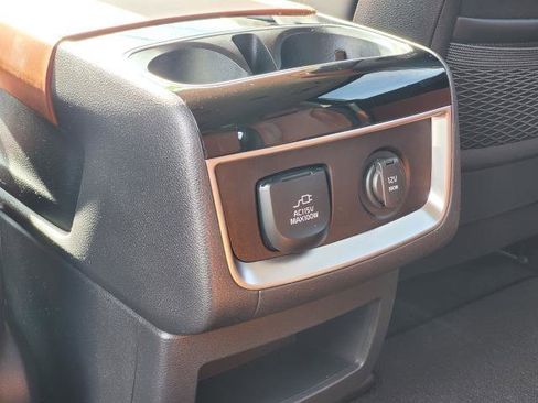 Used 2023 Kia Carnival SX image 28