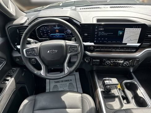 Used 2026 Chevrolet Silverado 1500 LT Trail Boss w/ LT Trail Boss Premium Package AWD/4WD image 7