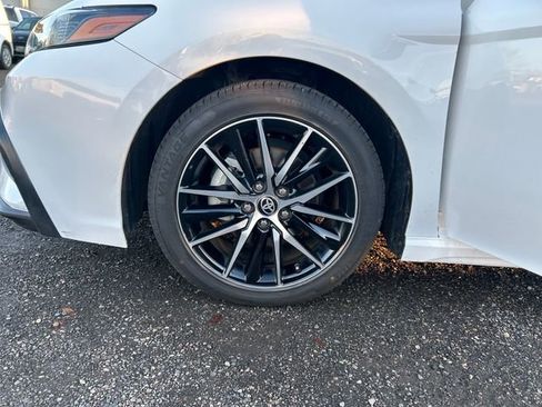 Used 2024 Toyota Camry SE image 26