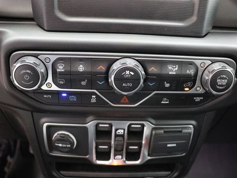 Used 2023 Jeep Wrangler Unlimited w/ Cold Weather Group image 23