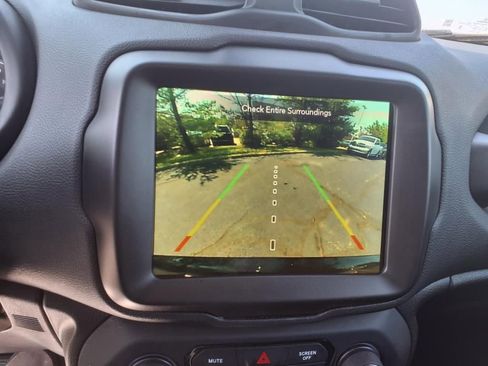 Certified 2023 Jeep Renegade Altitude image 17