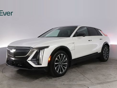 Used 2024 Cadillac Lyriq Sport AWD/4WD image 2