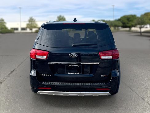 Used 2018 Kia Sedona SX Limited image 7