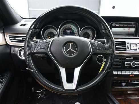 Used 2014 Mercedes-Benz E 550 4MATIC Sedan image 23