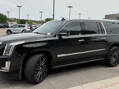 Used 2017 Cadillac Escalade ESV Premium Luxury AWD/4WD image 4