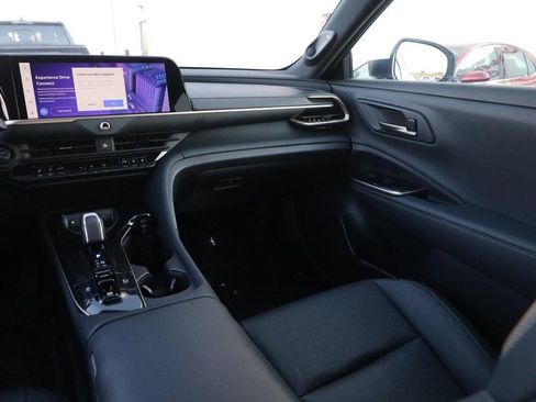 Used 2025 Toyota Crown Platinum image 27