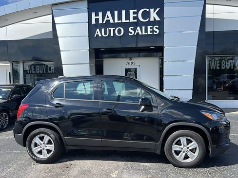 Used 2020 Chevrolet Trax LS FWD image 1