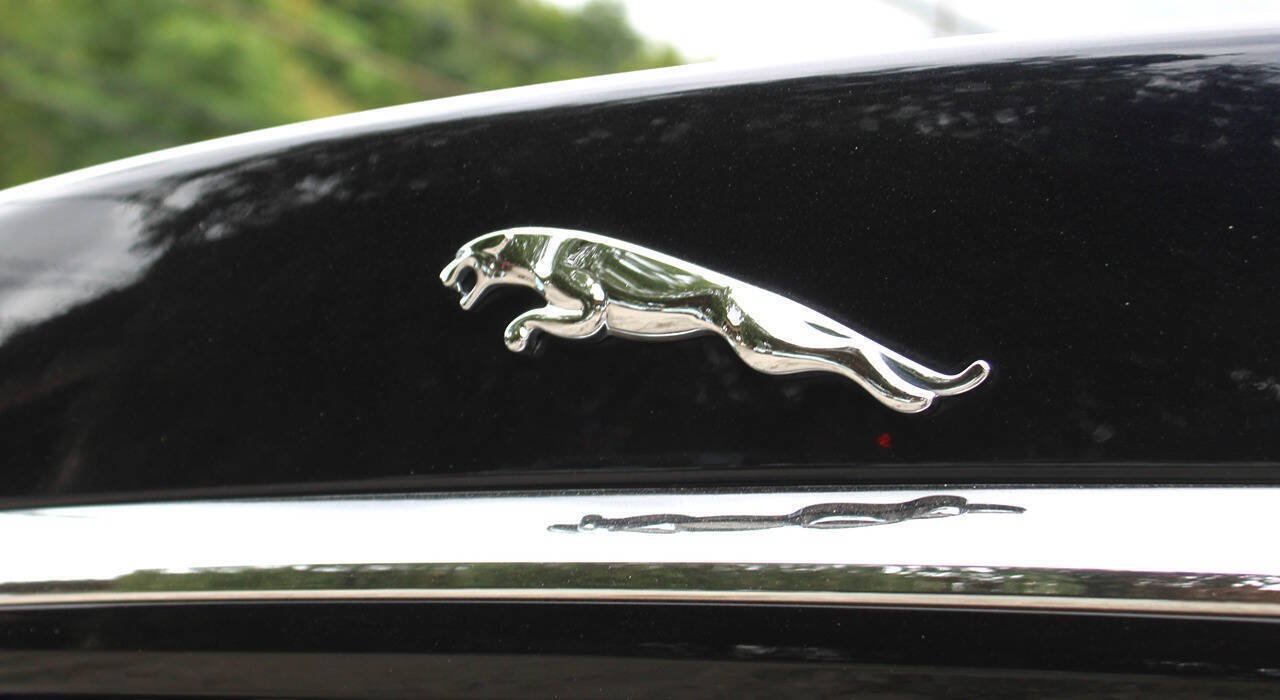 Used 2012 Jaguar XF RWD image 35