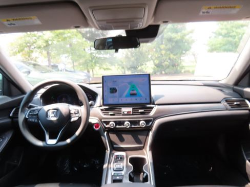 Used 2019 Honda Accord Hybrid image 15