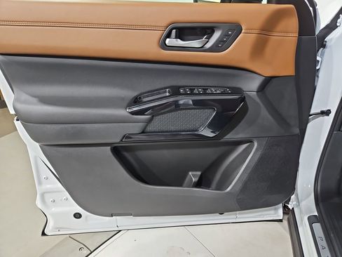 New 2026 Nissan Pathfinder Platinum AWD/4WD image 10