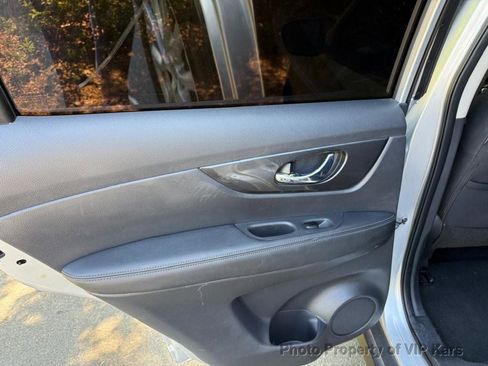 Used 2019 Nissan Rogue SV image 11