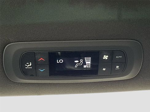 Used 2025 Chrysler Pacifica Select FWD image 24