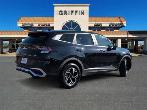 Used 2024 Kia Sportage LX image 4