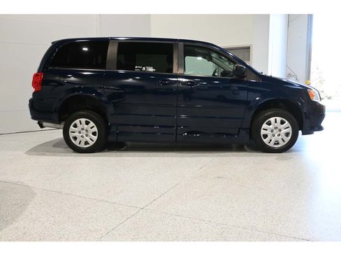 Used 2017 Dodge Grand Caravan SE w/ Power Window Group FWD image 5