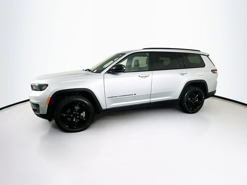 Used 2023 Jeep Grand Cherokee L Laredo RWD image 4