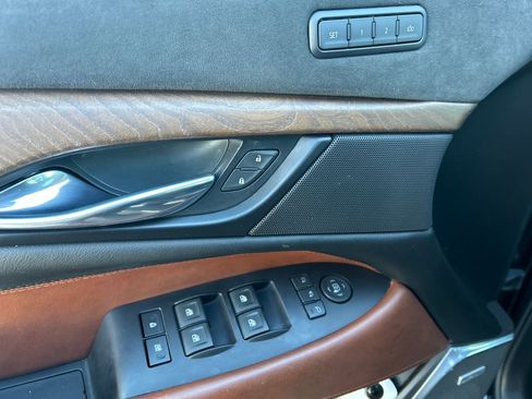Used 2019 Cadillac Escalade Luxury image 13