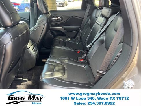 Used 2019 Jeep Cherokee Latitude Plus w/ Comfort/Convenience Group AWD/4WD image 19