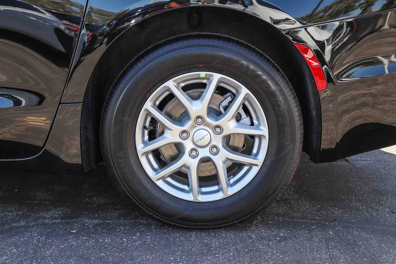 New 2027 Chrysler Pacifica Select FWD image 11