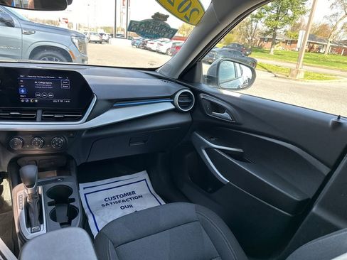 Used 2024 Chevrolet Trax LS w/ LS Convenience Package image 13