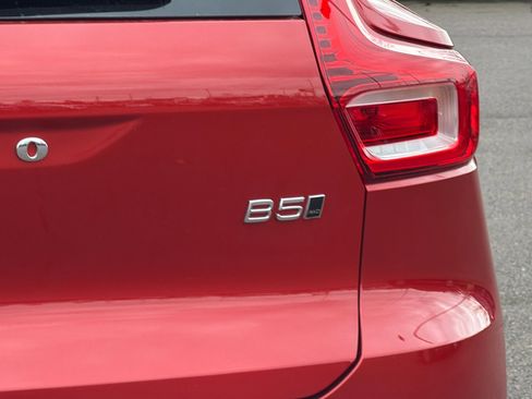 Used 2025 Volvo XC40 B5 Ultra w/ Climate Package image 28