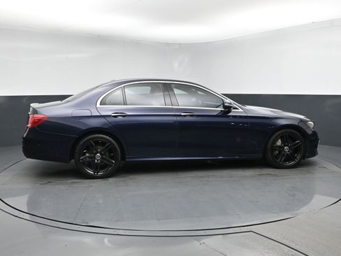 Used 2017 Mercedes-Benz E 300 4MATIC image 3