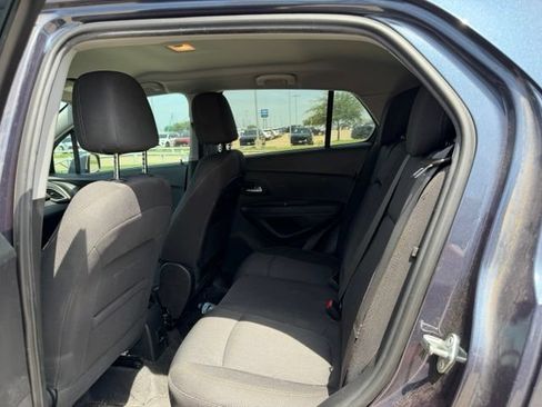 Used 2019 Chevrolet Trax LT w/ LPO, Cargo Package FWD image 12