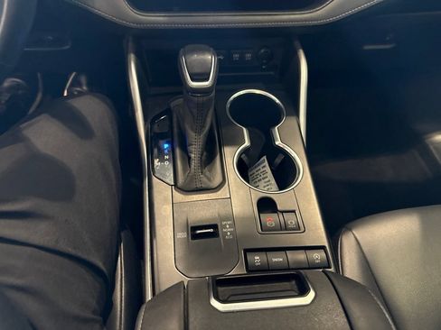 Used 2020 Toyota Highlander XLE FWD image 27