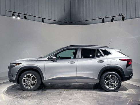 Used 2024 Chevrolet Trax LT w/ Driver Confidence Package image 14